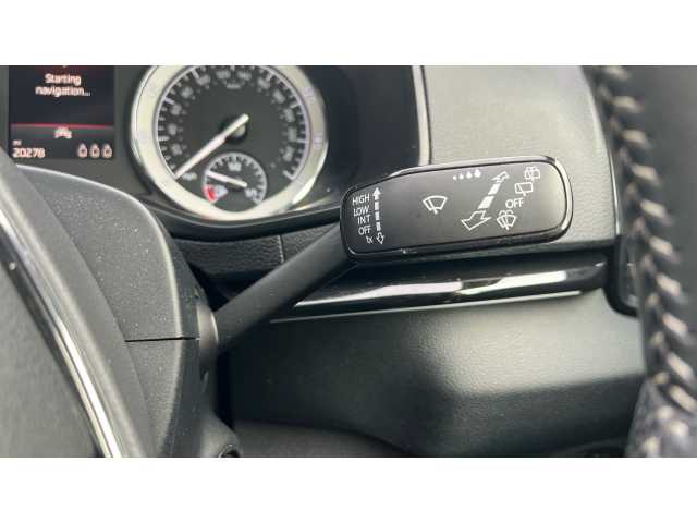 SKODA Karoq 1.5 TSI Sport Line 5dr DSG 