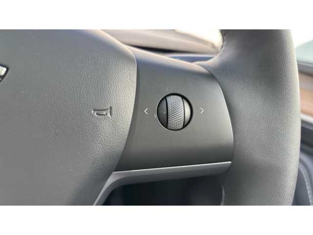 Tesla Model Y MODEL Y RWD 5dr Auto 