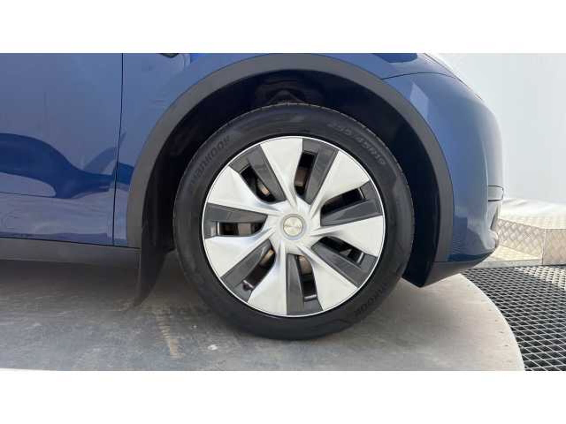 Tesla Model Y MODEL Y RWD 5dr Auto 