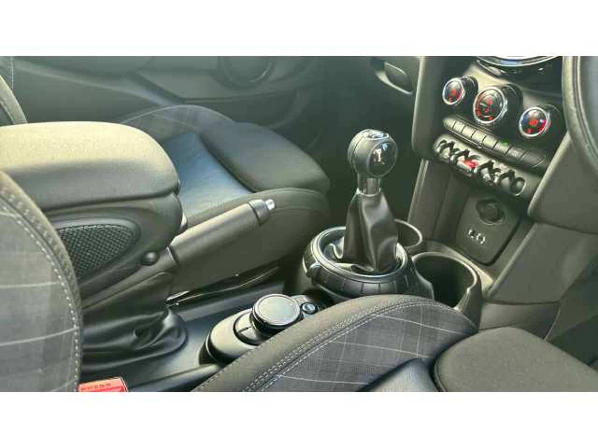 MINI Mini HATCHBACK 1.5 Cooper D 5dr 