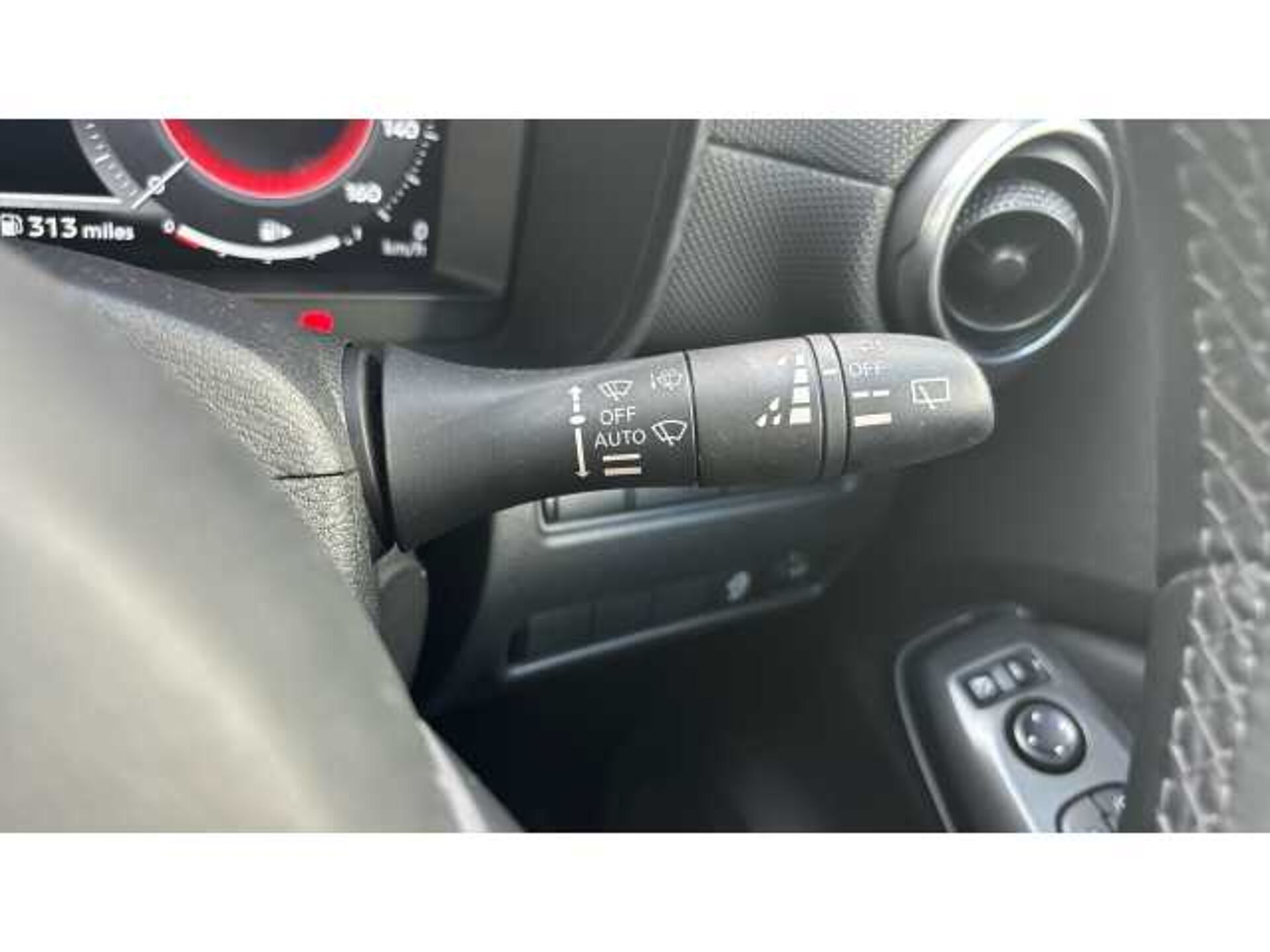 Nissan Juke JUKE 1.0 DiG-T N-Connecta 5dr 