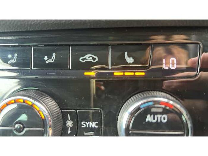 SKODA Karoq 1.5 TSI Sport Line 5dr DSG 