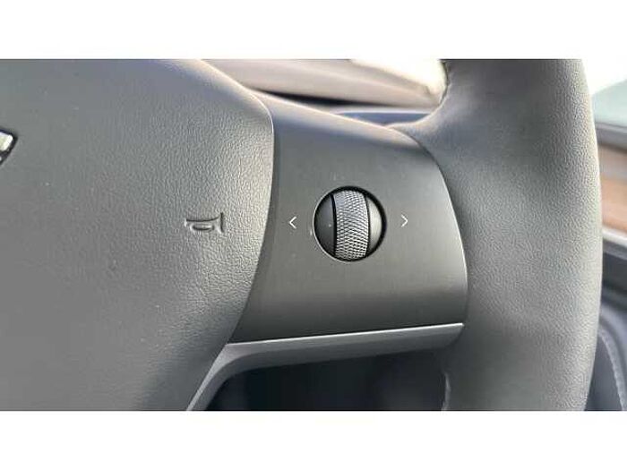 Tesla Model Y MODEL Y RWD 5dr Auto 