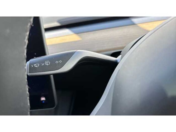 Tesla Model Y MODEL Y RWD 5dr Auto 