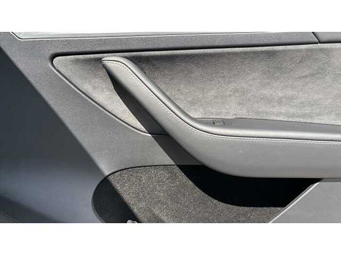 Tesla Model Y MODEL Y RWD 5dr Auto 