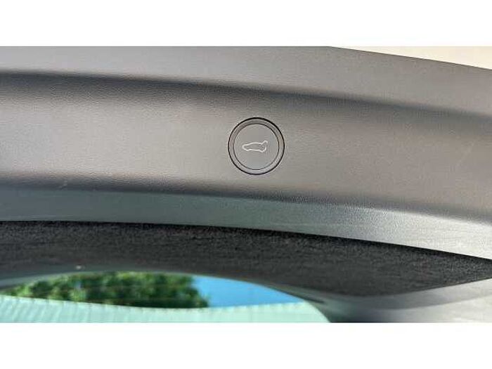 Tesla Model Y MODEL Y RWD 5dr Auto 
