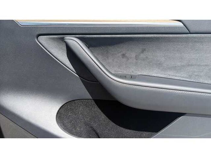 Tesla Model Y MODEL Y RWD 5dr Auto 