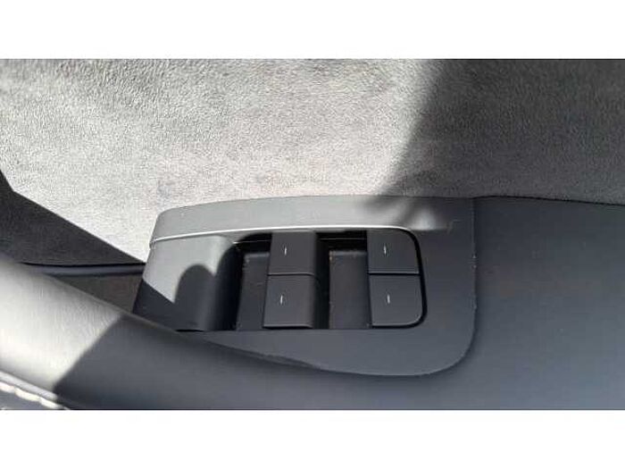 Tesla Model Y MODEL Y RWD 5dr Auto 