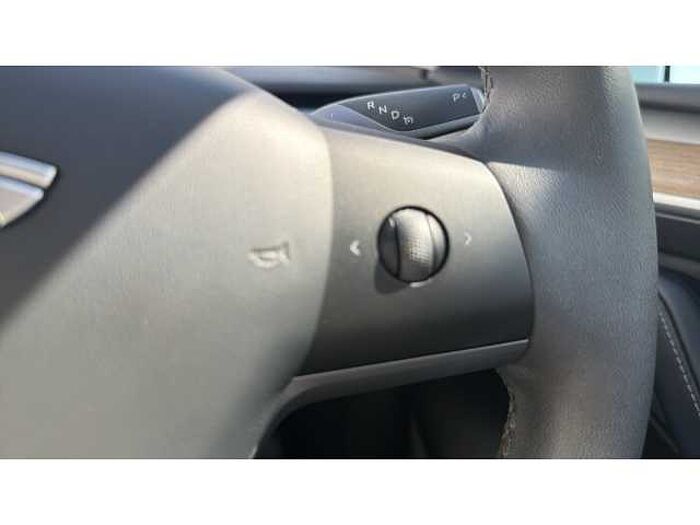 Tesla Model Y MODEL Y RWD 5dr Auto 