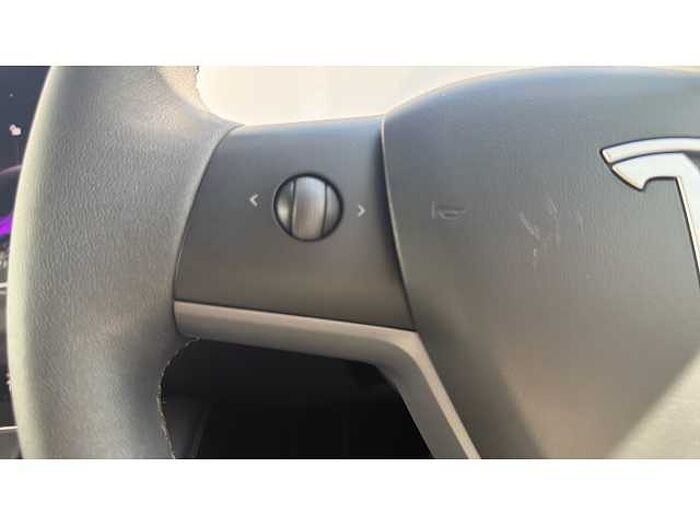 Tesla Model Y MODEL Y RWD 5dr Auto 