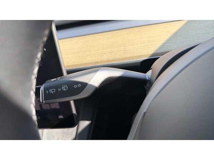 Tesla Model Y MODEL Y RWD 5dr Auto 