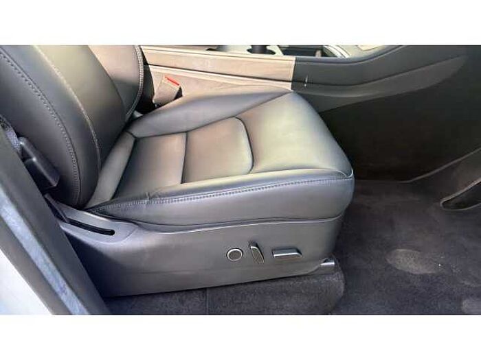 Tesla Model Y MODEL Y RWD 5dr Auto 