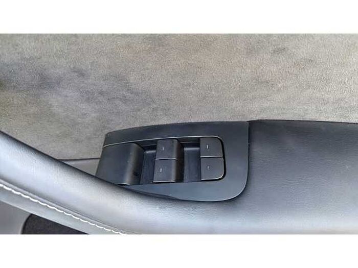 Tesla Model Y MODEL Y RWD 5dr Auto 