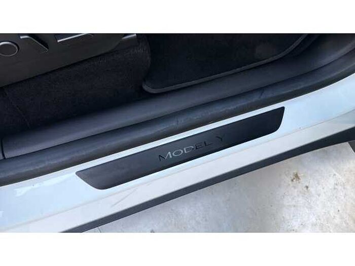 Tesla Model Y MODEL Y RWD 5dr Auto 