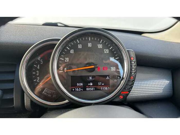 MINI Mini HATCHBACK 1.5 Cooper D 5dr 