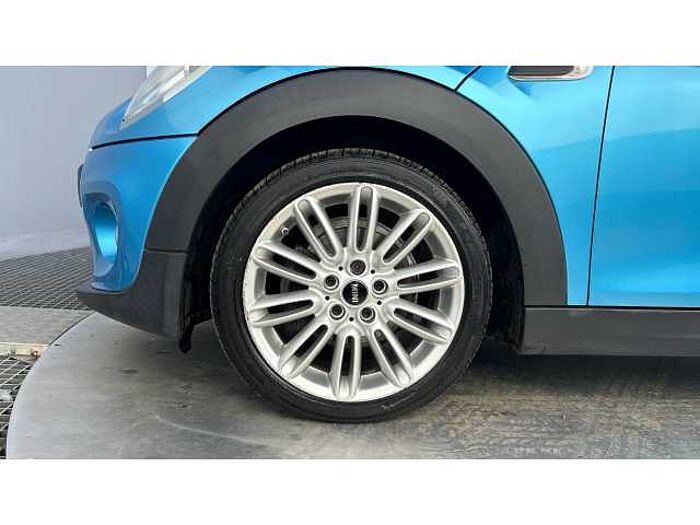 MINI Mini HATCHBACK 1.5 Cooper D 5dr 
