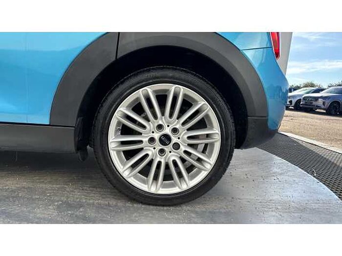 MINI Mini HATCHBACK 1.5 Cooper D 5dr 