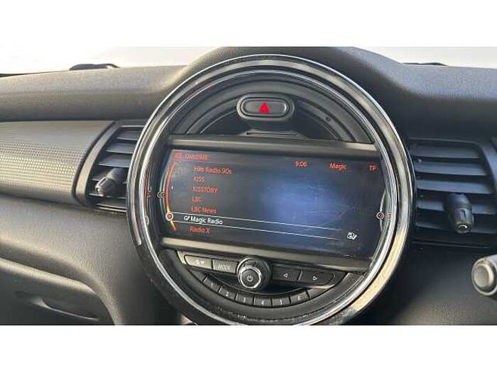 MINI Mini HATCHBACK 1.5 Cooper D 5dr 