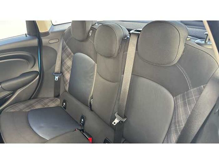 MINI Mini HATCHBACK 1.5 Cooper D 5dr 