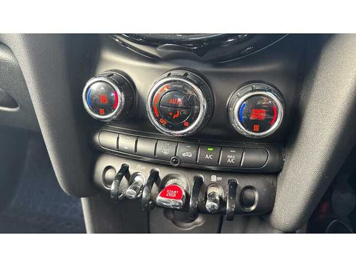 MINI Mini HATCHBACK 1.5 Cooper D 5dr 