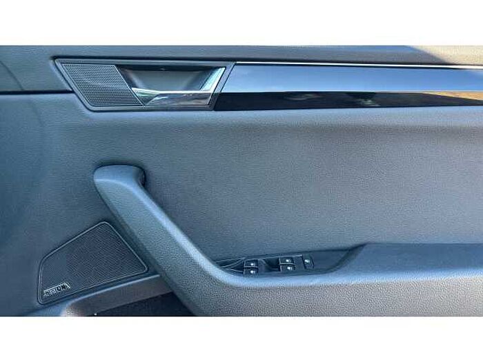 SKODA Superb SUPERB 2.0 TSI Laurin + Klement 5dr DSG 